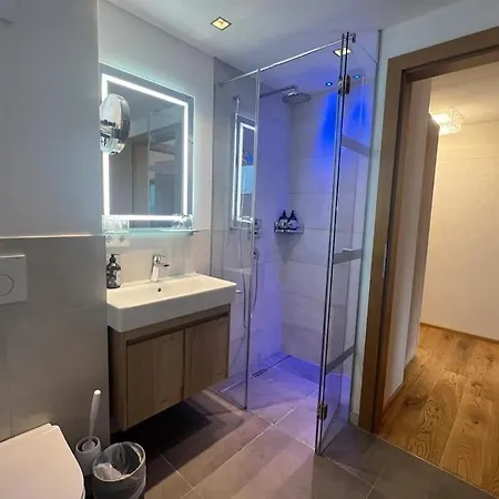 Luis - 4br Penthouse - What'app - 0034-635-520-036 - For Reservations!! * Kaprun
